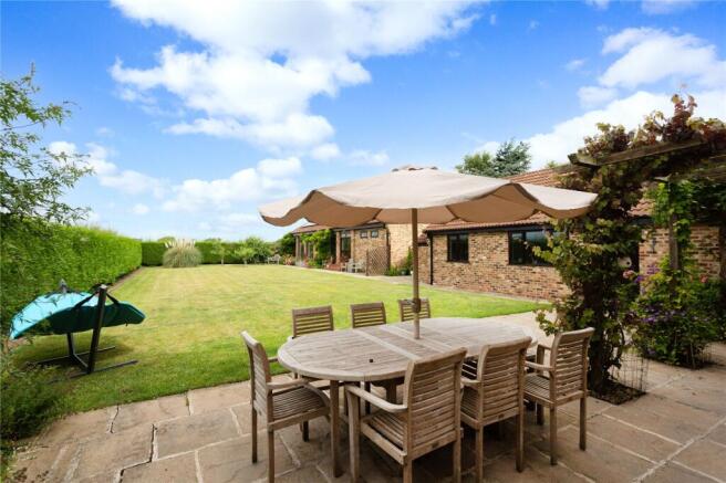 6 bed Detached for sale Image 11