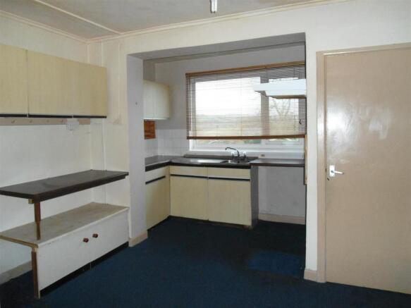 KITCHEN/DINING ROOM