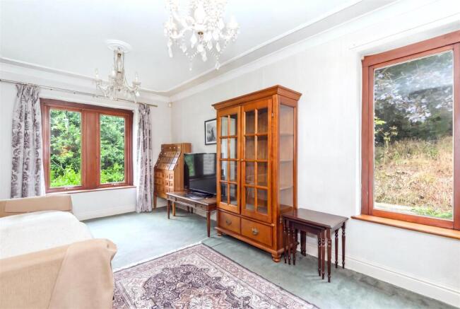 6 bed Detached for sale Image 12