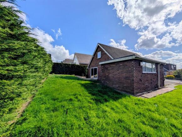 4 bed House for sale Image 4
