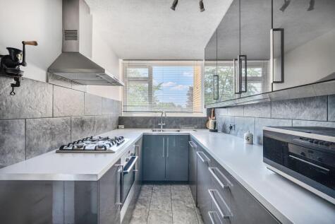 Avenue Road, Epsom, KT18