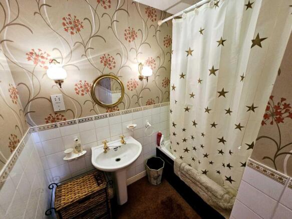 2 bed Flat for sale Image 9
