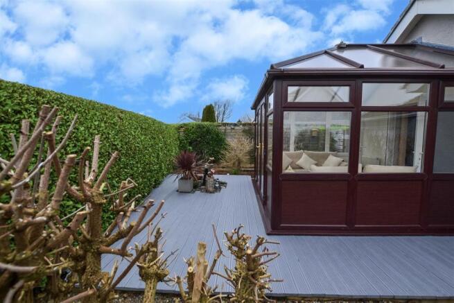 conservatory to front