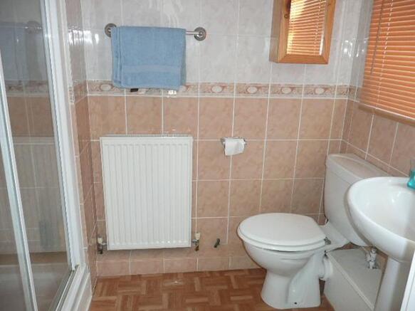 en-suite bed 2