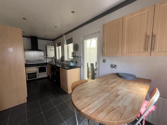 3 bed Semi-Detached for sale Image 6