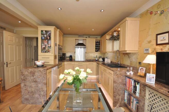 Kitchen/Breakfast Area