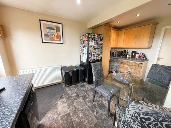 4 bed Semi-Detached for sale Image 6