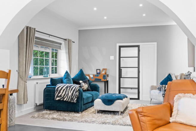 6 bed Detached for sale Image 12