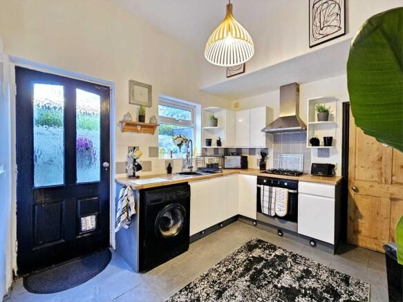 2 bed Flat for sale Image 5
