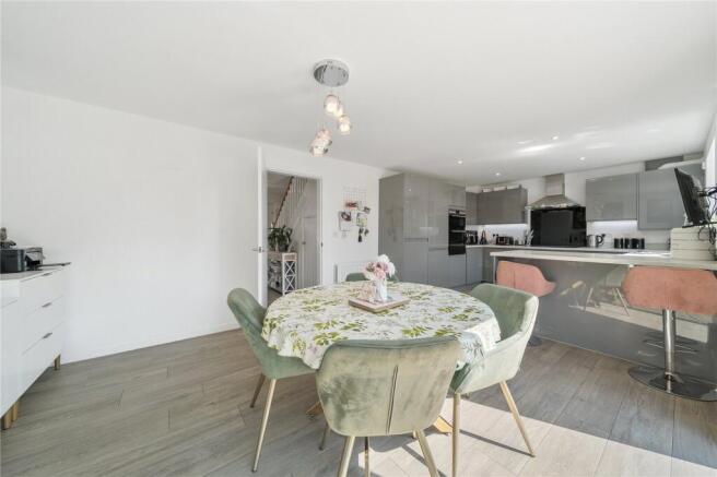 4 bed Detached for sale Image 9