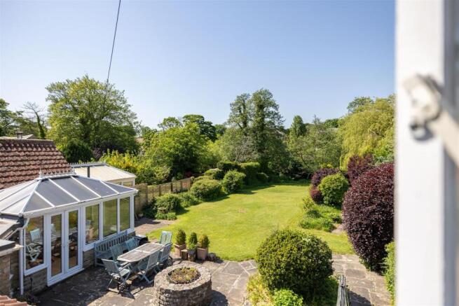 4 bed Semi-Detached for sale Image 4