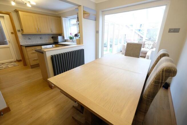 KITCHEN/DINING ROOM