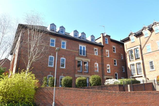 2 bed Flat to rent Image 11