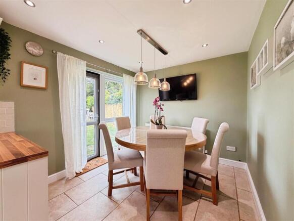 4 bed Detached for sale Image 9