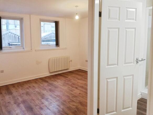 1 bed Apartment to rent Image 4