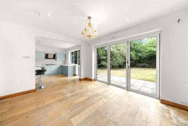 5 bed House for sale Image 6