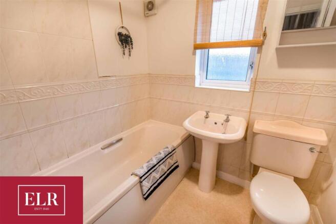 2 bed Town House to rent Image 11