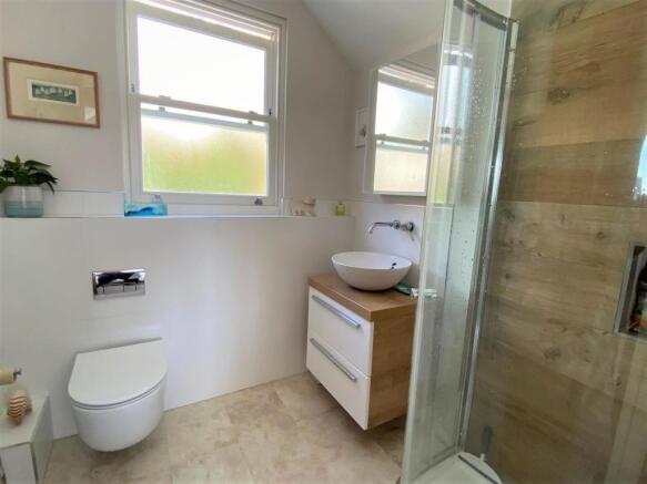 ensuite shower.jpg