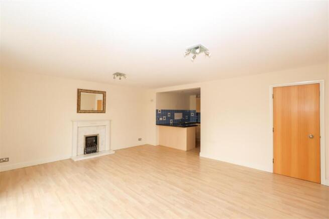 2 bed Apartment for sale Image 11
