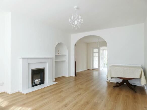 Lounge/Dining Room