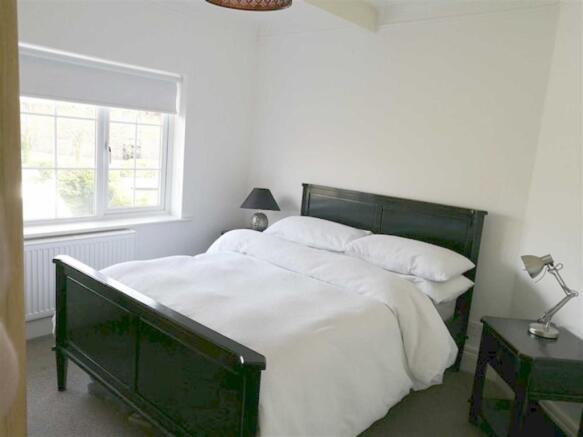 Bedroom (rear)