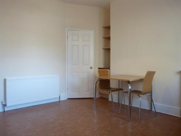 3 bed Terraced to rent Image 6