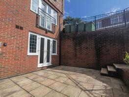 1a, Isabelle Court, Mutton Hall Hill, Heathfield TN21 8LL