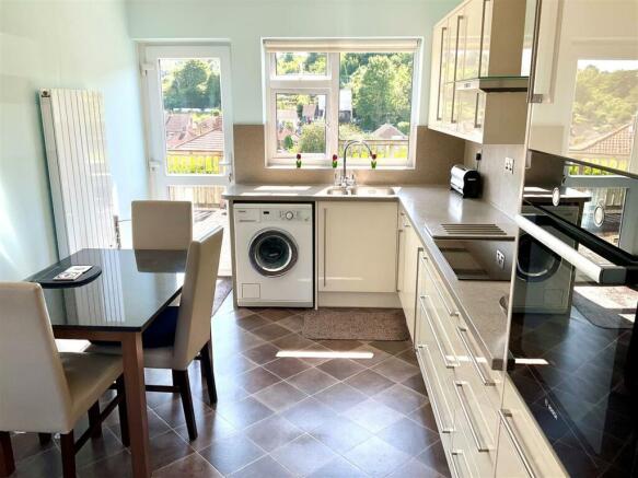 kitchen pic2.jpg