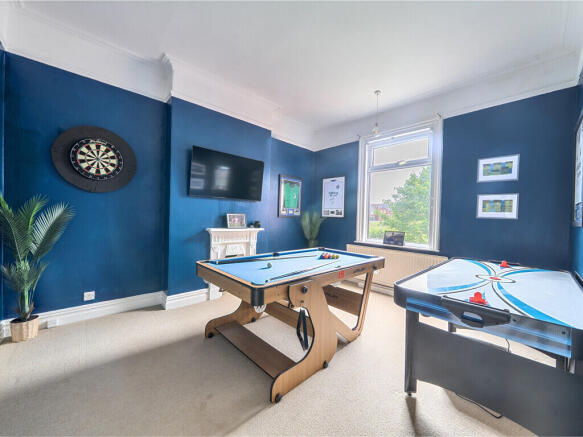 5 bed Semi-Detached for sale Image 4
