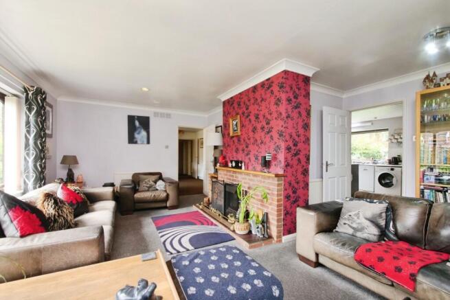 4 bed Detached for sale Image 8