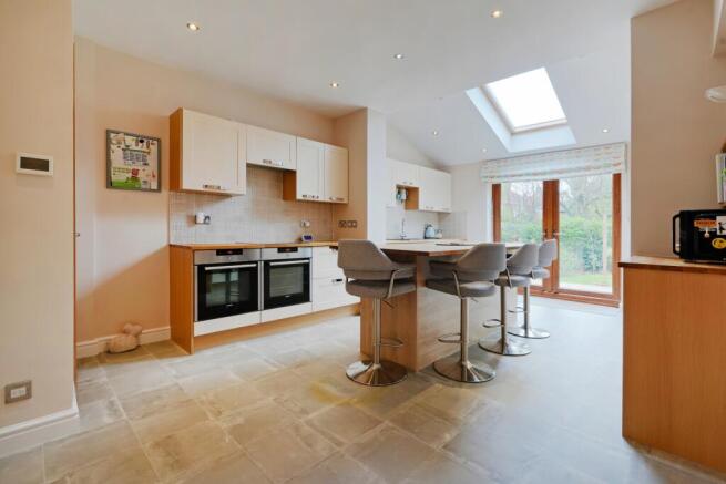 4 bed Detached for sale Image 8