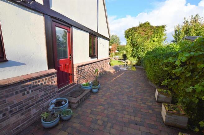SIDE PATIO