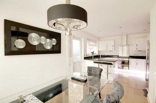 KITCHEN/ DINING ROOM