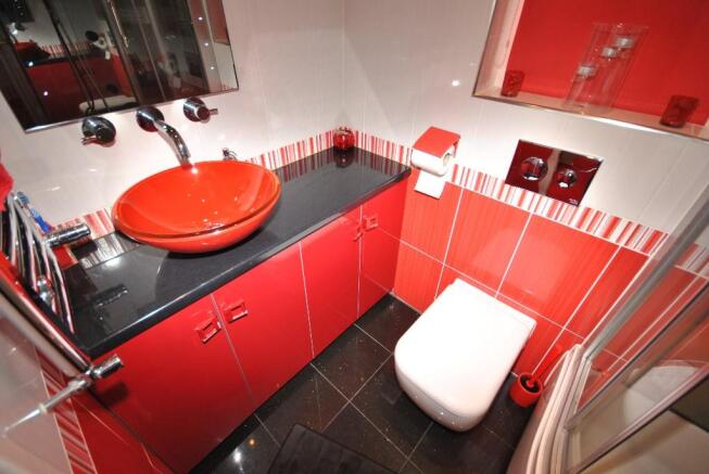 EN SUITE