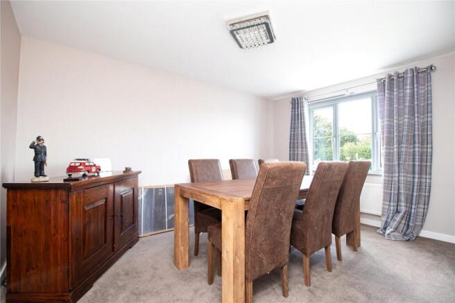 4 bed Detached for sale Image 9