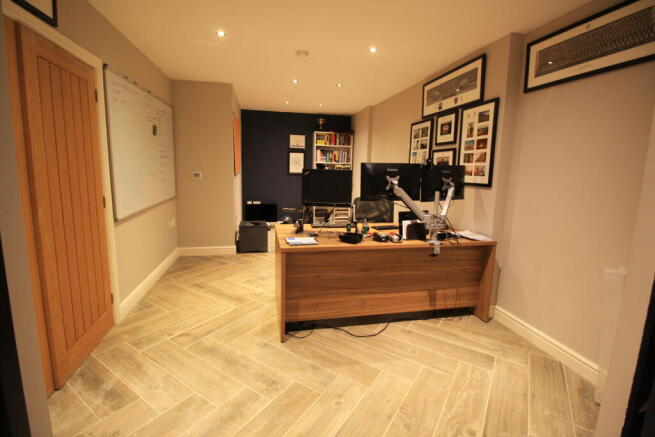 Bedroom 5/Home Office