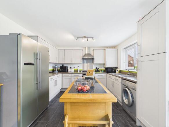 4 bed Detached for sale Image 8