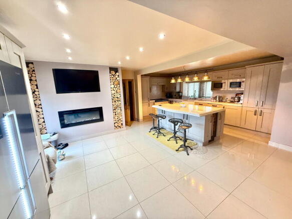 3 bed Detached Bungalow for sale Image 7