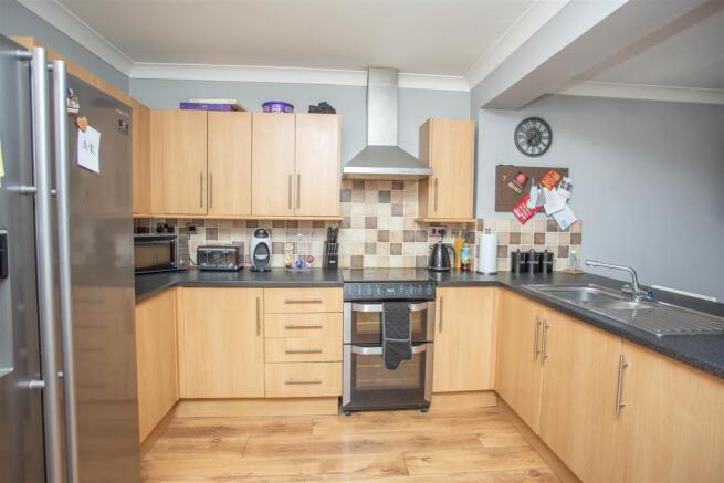 open plan kitchen/diner