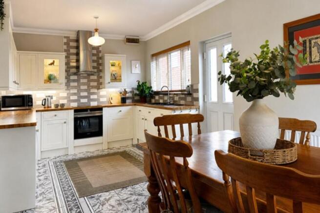 3 bed Bungalow for sale Image 4