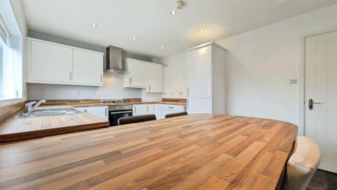 2 bed Flat for sale Image 9