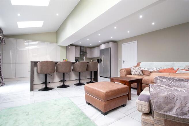 4 bed Detached for sale Image 7