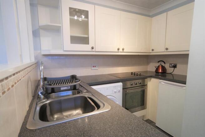 Stamford Close, Royston photo 4
