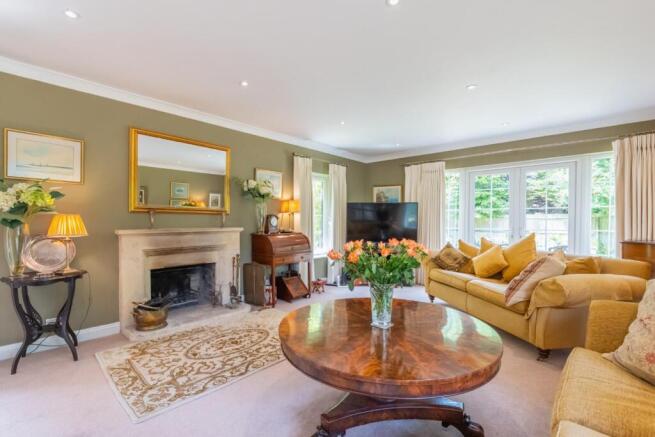 LIVING ROOM 3.jpg