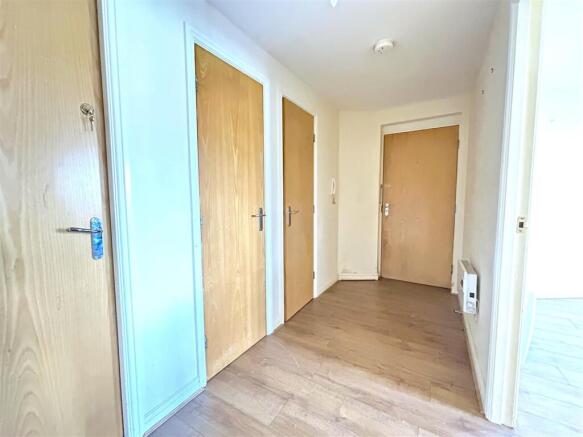 2 bed Apartment for sale Image 4