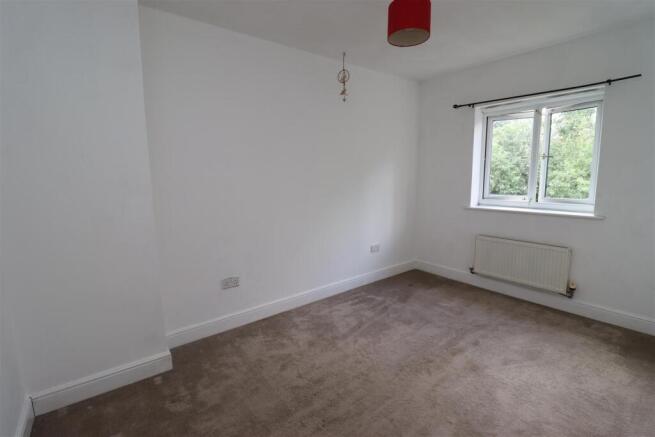 4 bed House to rent Image 10