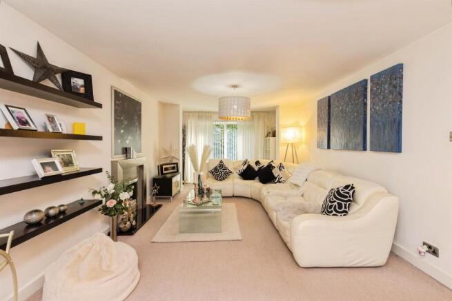 4 bed Detached for sale Image 6