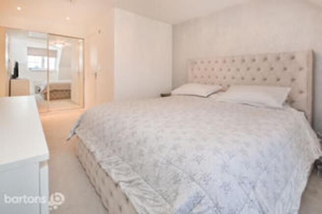 3 bed Terraced for sale Image 11