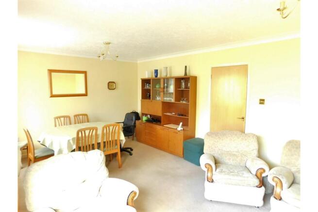 Lounge/Dining Room
