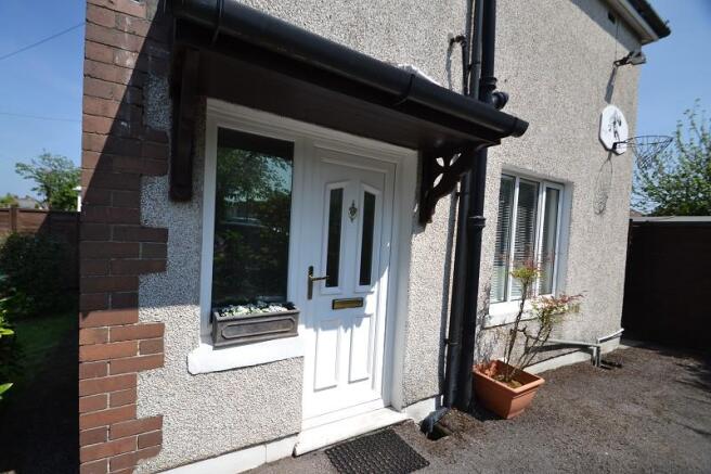 Covered entrance porch